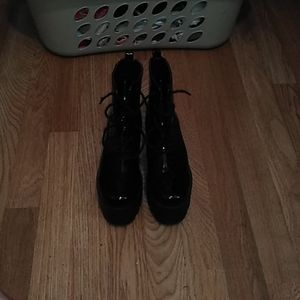 Black platform boots patenleather